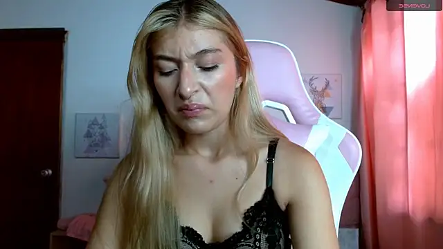 Snapshot of SophiaaLee chatting on October 12, 4:06 pm SophiaaLee online show from October 12, 4:06 pm