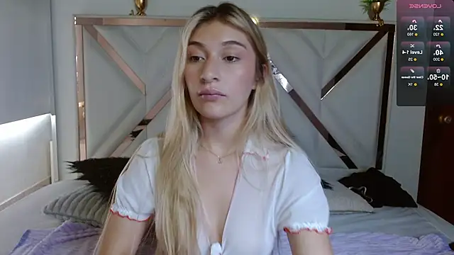 Snapshot of SophiaaLee chatting on November 17, 4:46 pm SophiaaLee online show from November 17, 4:46 pm