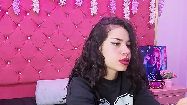 Nanis James online show from November 11, 2:44 am