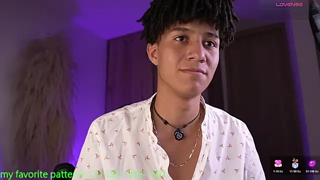 Snapshot of Afro_god_ chatting on June 1, 4:14 am Afro god online show from June 1, 4:14 am
