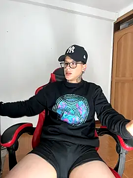 Snapshot of jordan_422 chatting on November 21, 1:48 am jordan 422 online show from November 21, 1:48 am