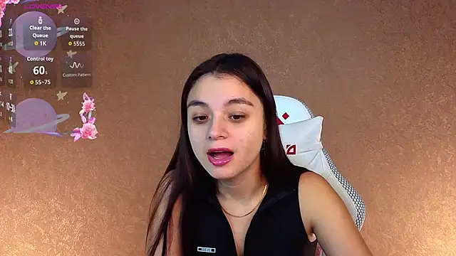 Snapshot of Leila_Hefner chatting on October 10, 2:32 am Leila Hefner online show from October 10, 2:32 am