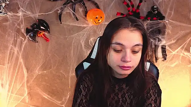 Snapshot of Leila_Hefner chatting on October 31, 2:23 am Leila Hefner online show from October 31, 2:23 am