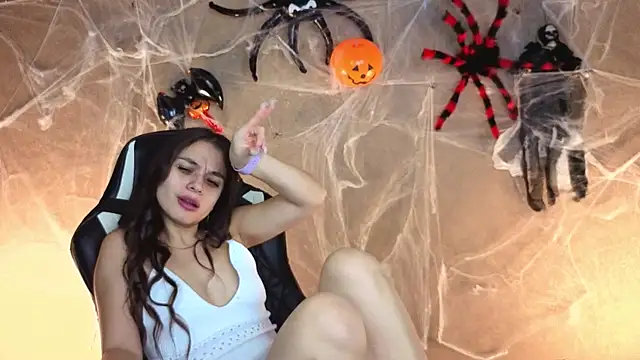 Snapshot of Leila_Hefner chatting on November 5, 2:55 am Leila Hefner online show from November 5, 2:55 am