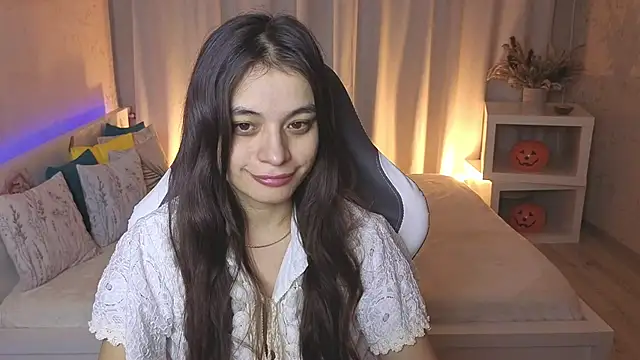 Snapshot of Leila_Hefner chatting on November 14, 2:43 am Leila Hefner online show from November 14, 2:43 am