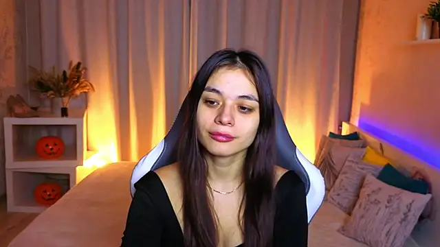 Snapshot of Leila_Hefner chatting on November 22, 2:32 am Leila Hefner online show from November 22, 2:32 am