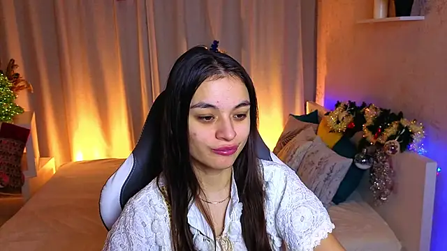 Snapshot of Leila_Hefner chatting on December 5, 2:42 am Leila Hefner online show from December 5, 2:42 am