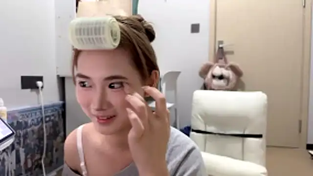 Snapshot of Ann-cookie chatting on November 7, 1:55 pm Ann-cookie online show from November 7, 1:55 pm