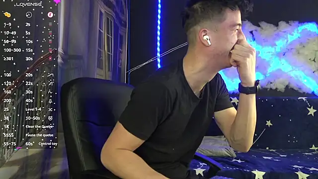 Snapshot of SirReed chatting on December 3, 3:58 am SirReed online show from December 3, 3:58 am