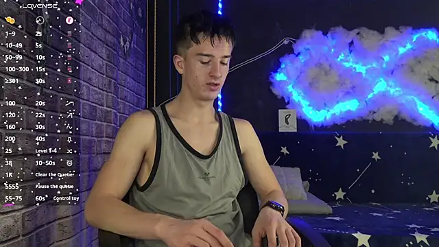 Snapshot of SirReed chatting on December 4, 4:00 am SirReed online show from December 4, 4:00 am