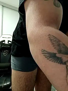 Snapshot of a23c43 chatting on January 14, 12:05 am a23c43 online show from January 14, 12:05 am