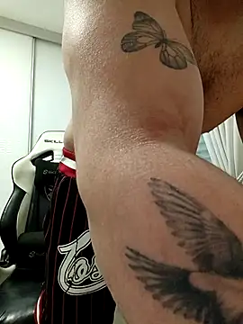 Snapshot of a23c43 chatting on February 1, 12:37 pm a23c43 online show from February 1, 12:37 pm