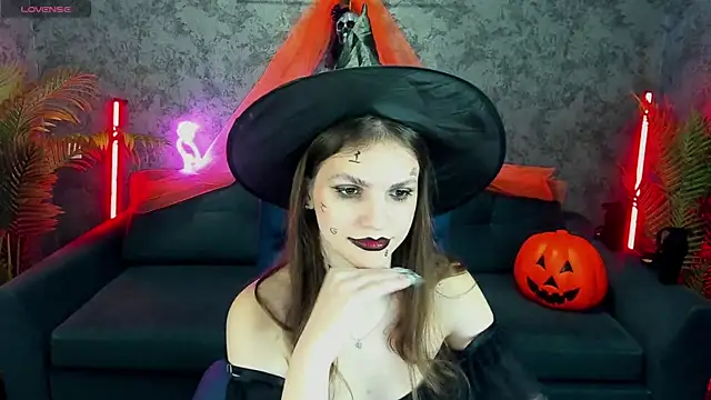 Snapshot of PussyOnLuck chatting on November 1, 7:32 am PussyOnLuck online show from November 1, 7:32 am