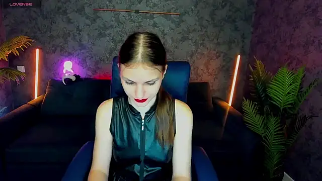 Snapshot of PussyOnLuck chatting on November 6, 6:58 am PussyOnLuck online show from November 6, 6:58 am