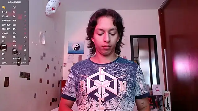 Snapshot of DannyPhantom555 chatting on October 25, 1:18 pm DannyPhantom555 online show from October 25, 1:18 pm