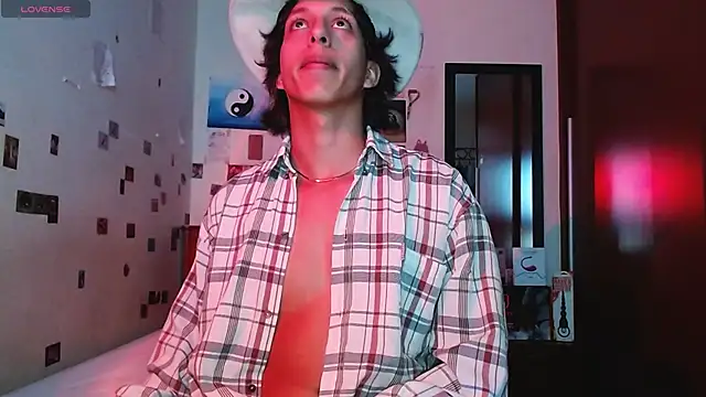 Snapshot of DannyPhantom555 chatting on December 1, 7:41 pm DannyPhantom555 online show from December 1, 7:41 pm