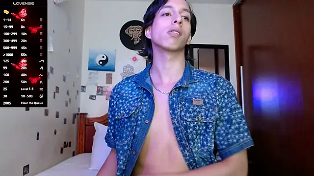 Snapshot of DannyPhantom555 chatting on December 4, 7:00 pm DannyPhantom555 online show from December 4, 7:00 pm