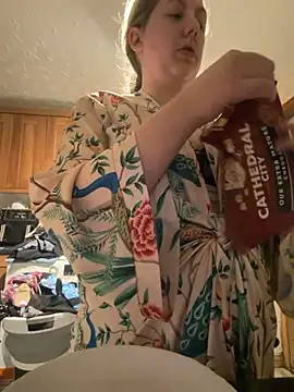 Snapshot of Missmissymee chatting on October 4, 6:28 pm Missmissymee online show from October 4, 6:28 pm