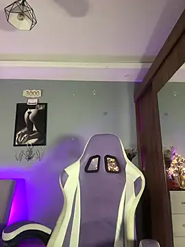 hannachris- online show from October 3, 11:46 pm