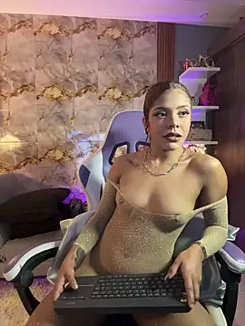 hannachris- online show from November 24, 11:15 pm