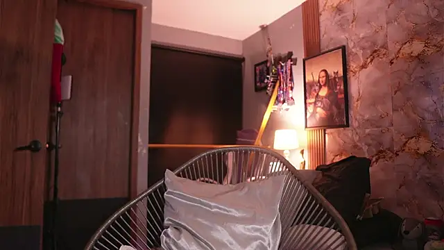 hannachris- online show from December 1, 11:10 pm