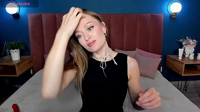 EvelynPoole online show from November 30, 1:31 am