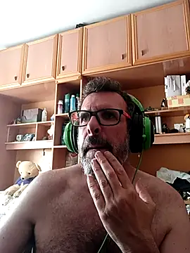 Snapshot of gigolobcn chatting on May 23, 9:24 am gigolobcn online show from May 23, 9:24 am