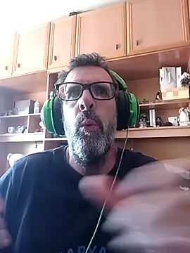 Snapshot of gigolobcn chatting on May 24, 1:05 pm gigolobcn online show from May 24, 1:05 pm