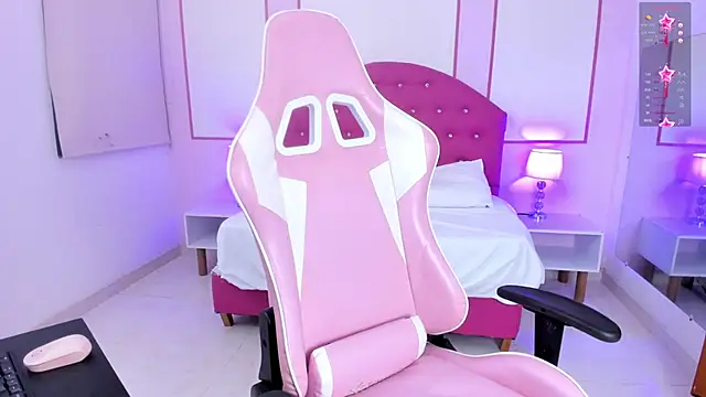 STEFANY MOLL online show from November 5, 4:01 am