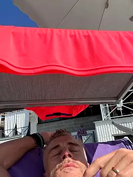 Axl hot online show from September 19, 12:17 pm