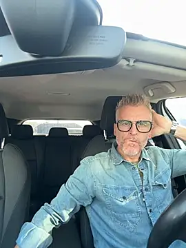 Axl hot online show from September 20, 7:42 am