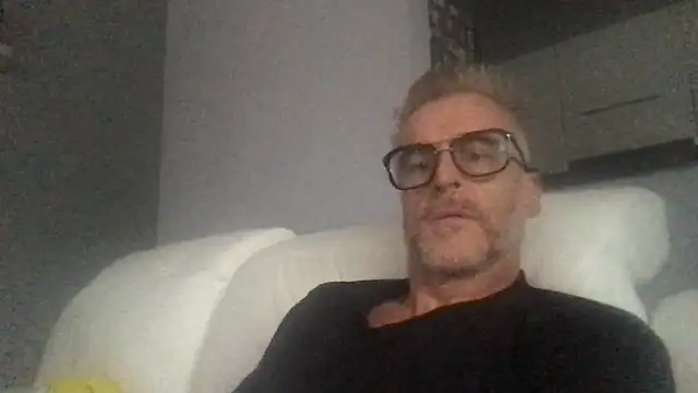 Axl hot online show from September 23, 4:21 pm