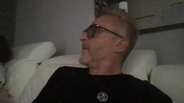 Axl hot online show from May 28, 6:27 pm