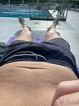 Axl hot online show from May 29, 3:54 pm