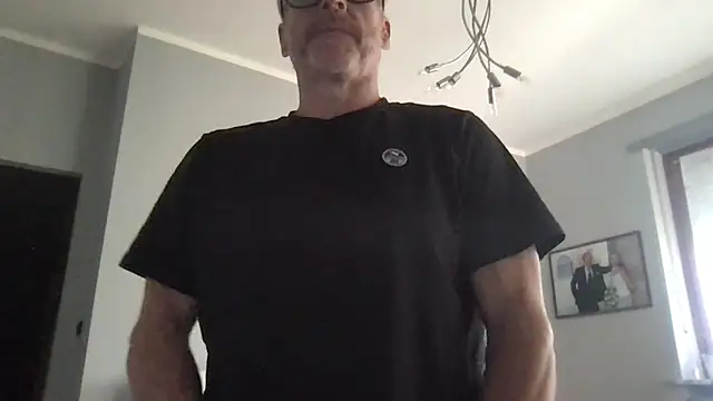 Axl hot online show from May 30, 12:24 pm