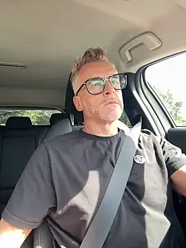 Axl hot online show from June 14, 8:16 am
