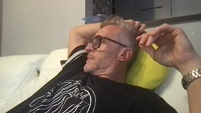 Snapshot of Axl_hot chatting on June 23, 6:50 pm Axl hot online show from June 23, 6:50 pm