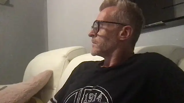 Snapshot of Axl_hot chatting on June 25, 9:08 pm Axl hot online show from June 25, 9:08 pm