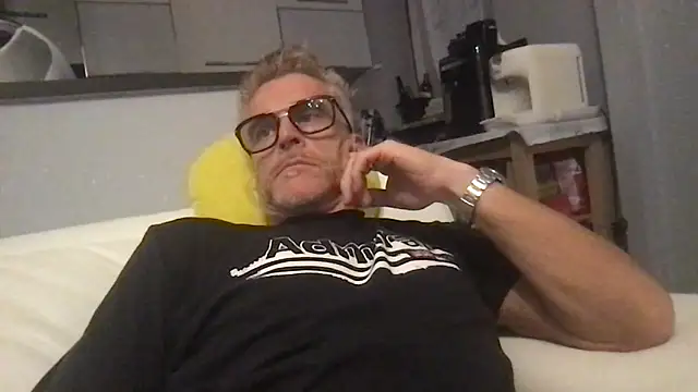 Snapshot of Axl_hot chatting on June 29, 7:58 pm Axl hot online show from June 29, 7:58 pm