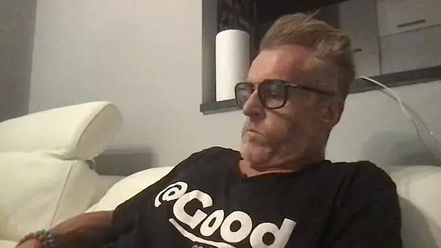 Snapshot of Axl_hot chatting on July 15, 8:25 pm Axl hot online show from July 15, 8:25 pm