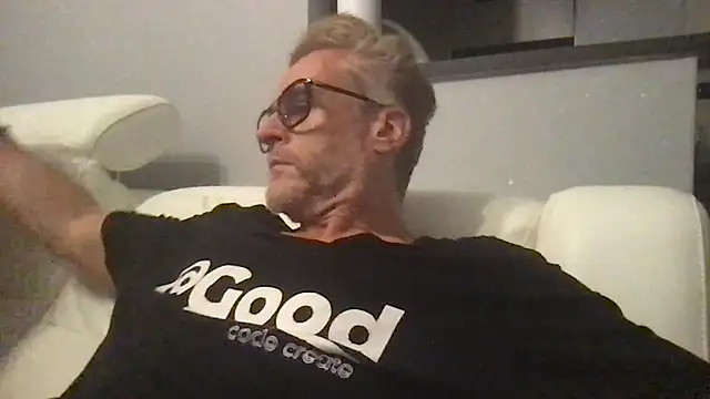 Snapshot of Axl_hot chatting on July 21, 9:06 pm Axl hot online show from July 21, 9:06 pm