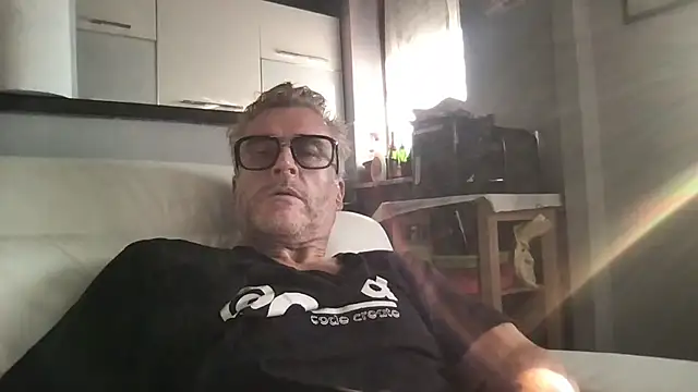 Snapshot of Axl_hot chatting on July 30, 5:12 pm Axl hot online show from July 30, 5:12 pm