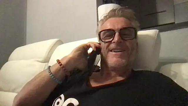 Snapshot of Axl_hot chatting on July 31, 7:24 pm Axl hot online show from July 31, 7:24 pm
