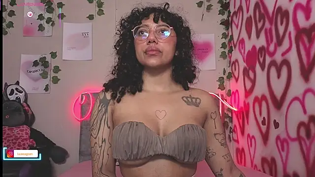 Snapshot of LuckySwagson chatting on November 14, 1:04 am LuckySwagson online show from November 14, 1:04 am