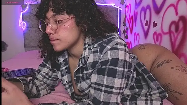 Snapshot of LuckySwagson chatting on November 16, 3:12 am LuckySwagson online show from November 16, 3:12 am