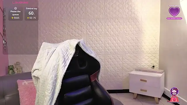Snapshot of Eva_mermaid chatting on July 23, 3:10 pm Eva mermaid online show from July 23, 3:10 pm