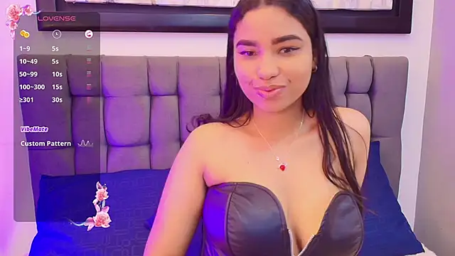 Snapshot of KhateAndersson chatting on November 3, 8:10 pm KhateAndersson online show from November 3, 8:10 pm