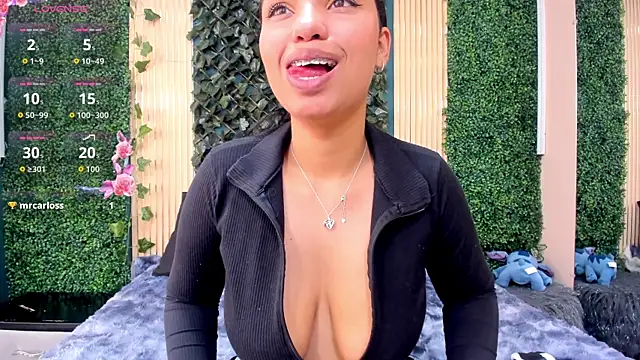 Snapshot of KhateAndersson chatting on December 1, 8:14 pm KhateAndersson online show from December 1, 8:14 pm