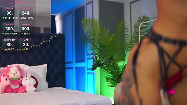 Snapshot of ZenyaNoir chatting on February 13, 10:55 am ZenyaNoir online show from February 13, 10:55 am