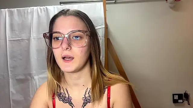 SuzyMiu online show from November 11, 10:26 am